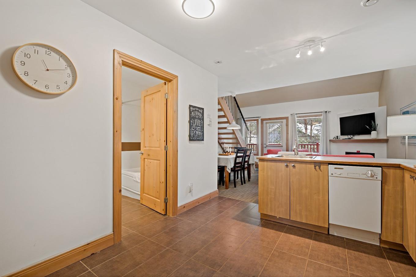 Overall view - 864 Rue Coupal, Mont-Tremblant, QC - Indoor Photo Showing Kitchen
