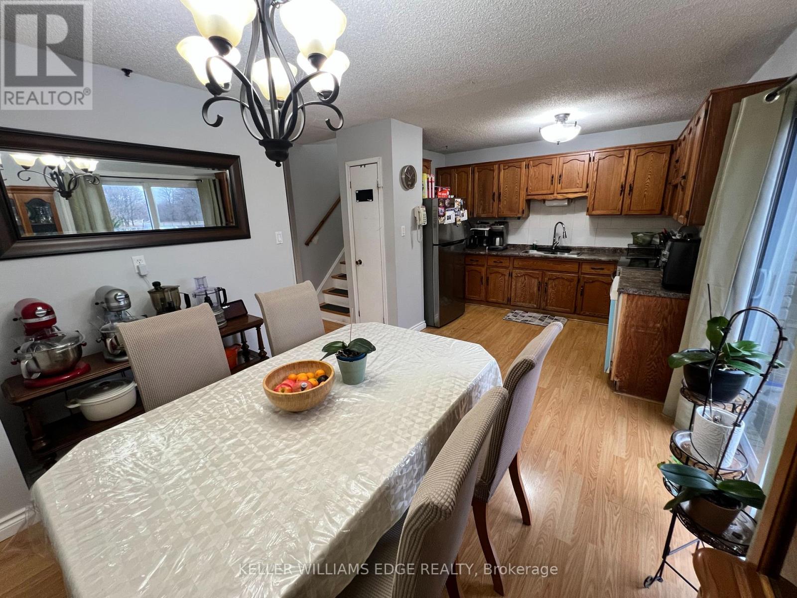 44 - 1300 Upper Ottawa Street, Hamilton, ON - Indoor Photo Showing Dining Room