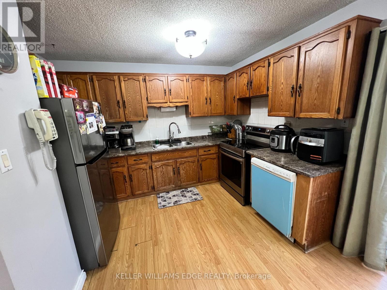 44 - 1300 Upper Ottawa Street, Hamilton, ON - Indoor Photo Showing Kitchen With Double Sink