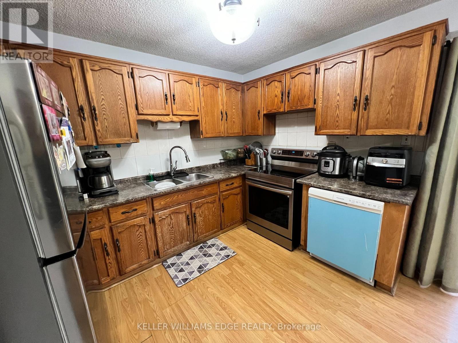 44 - 1300 Upper Ottawa Street, Hamilton, ON - Indoor Photo Showing Kitchen With Double Sink