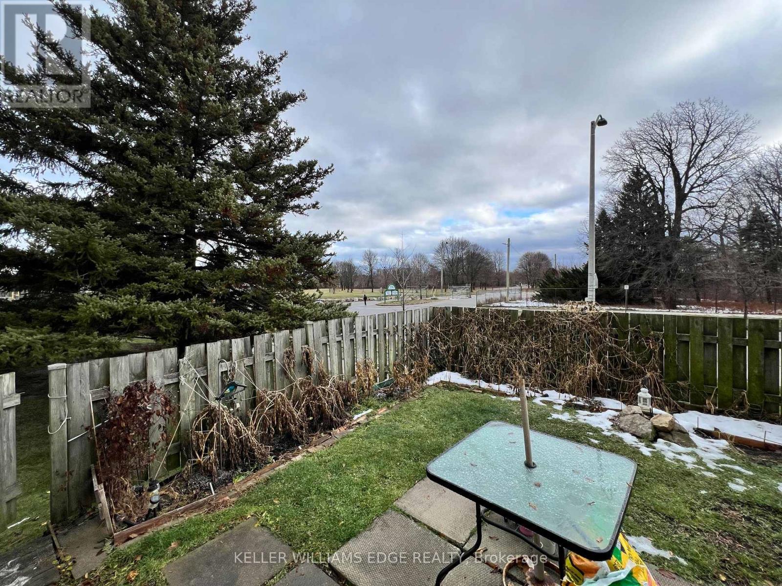 44 - 1300 Upper Ottawa Street, Hamilton, ON - Outdoor