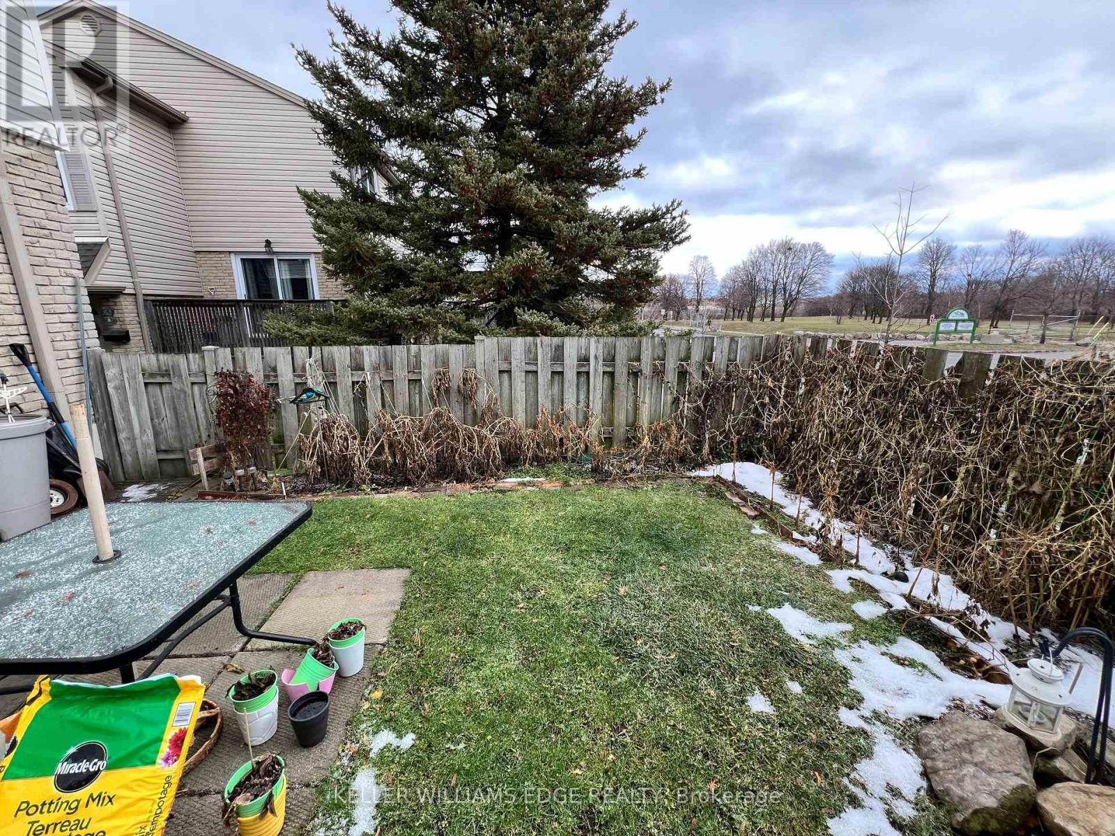 44 - 1300 Upper Ottawa Street, Hamilton, ON - Outdoor