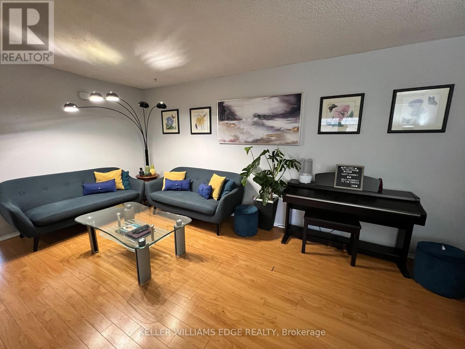 44 - 1300 Upper Ottawa Street, Hamilton, ON - Indoor Photo Showing Living Room