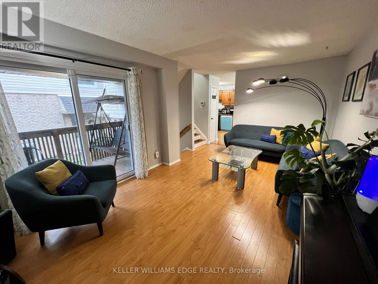 44 - 1300 Upper Ottawa Street, Hamilton, ON - Indoor Photo Showing Living Room
