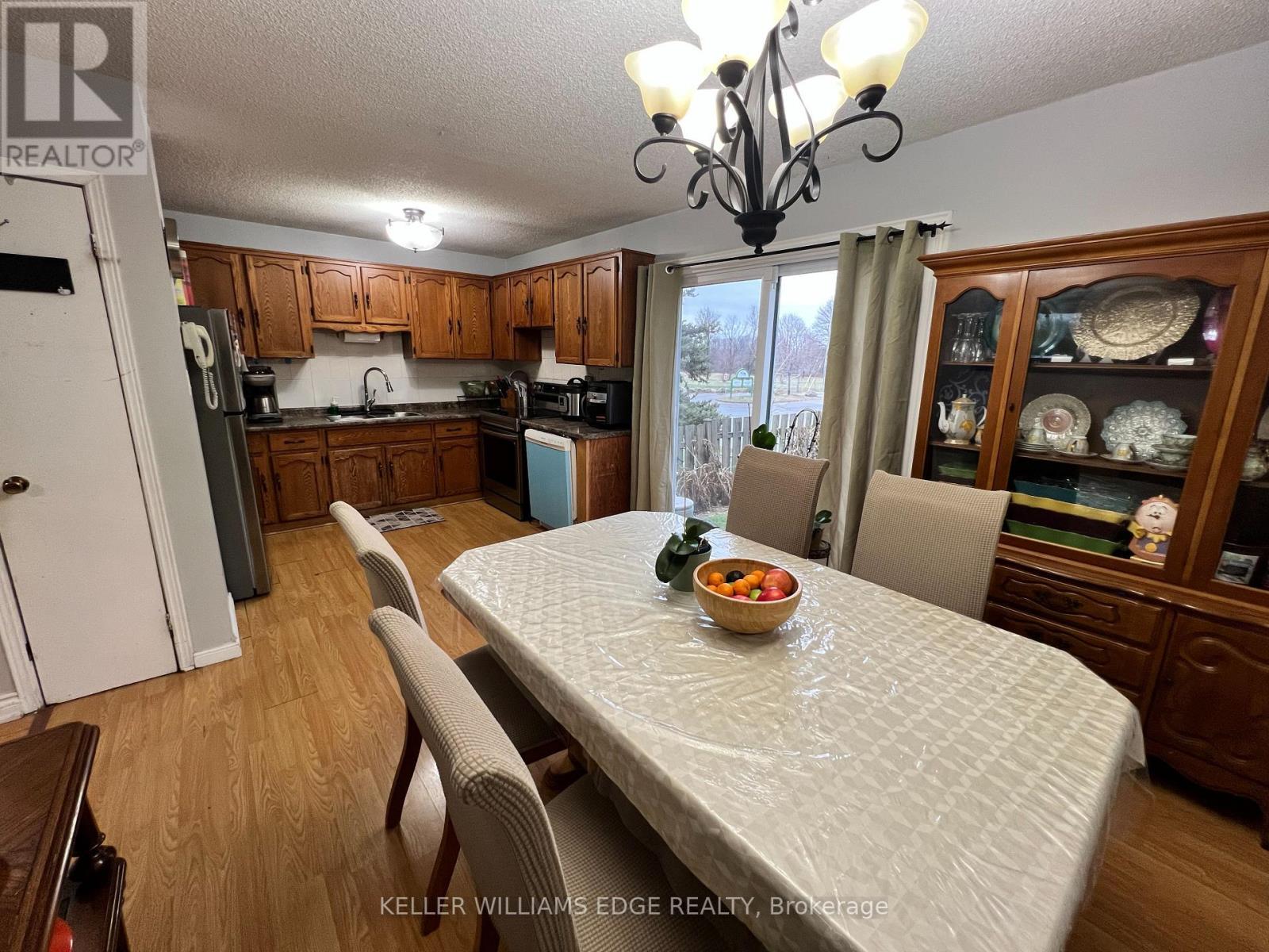 44 - 1300 Upper Ottawa Street, Hamilton, ON - Indoor Photo Showing Dining Room
