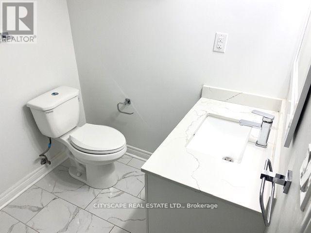 2B - 6421 Donway Drive, Mississauga, ON - Indoor Photo Showing Bathroom