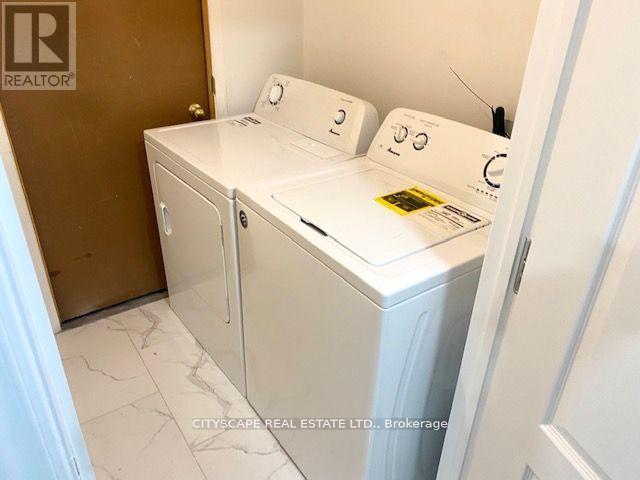 2B - 6421 Donway Drive, Mississauga, ON - Indoor Photo Showing Laundry Room