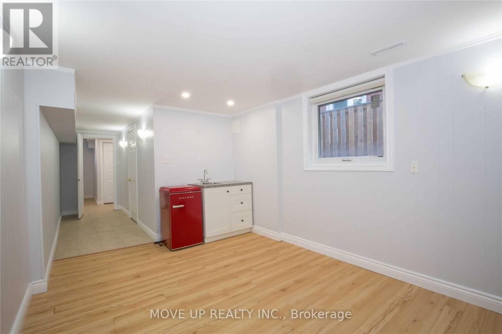 3384 Hannibal Road, Burlington, ON - Indoor Photo Showing Other Room