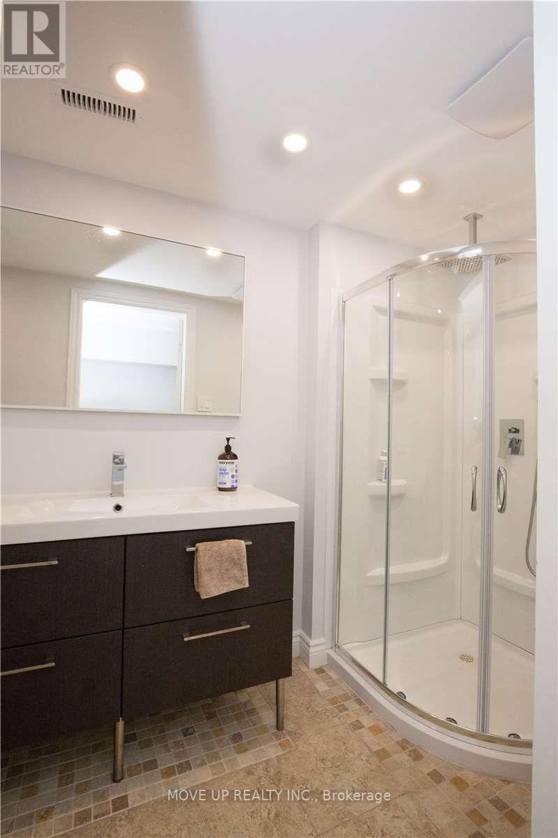 3384 Hannibal Road, Burlington, ON - Indoor Photo Showing Bathroom