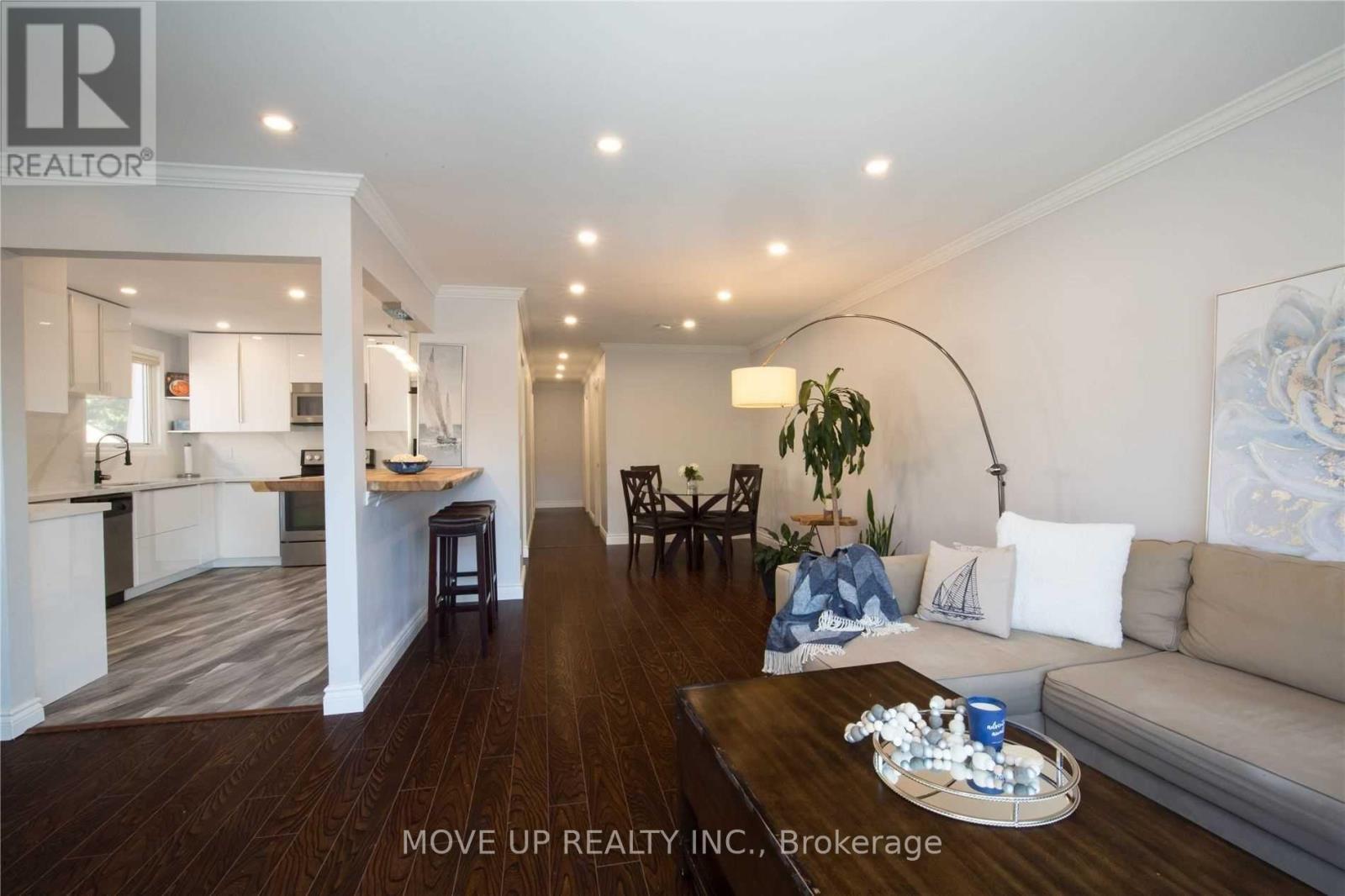 3384 Hannibal Road, Burlington, ON - Indoor Photo Showing Living Room