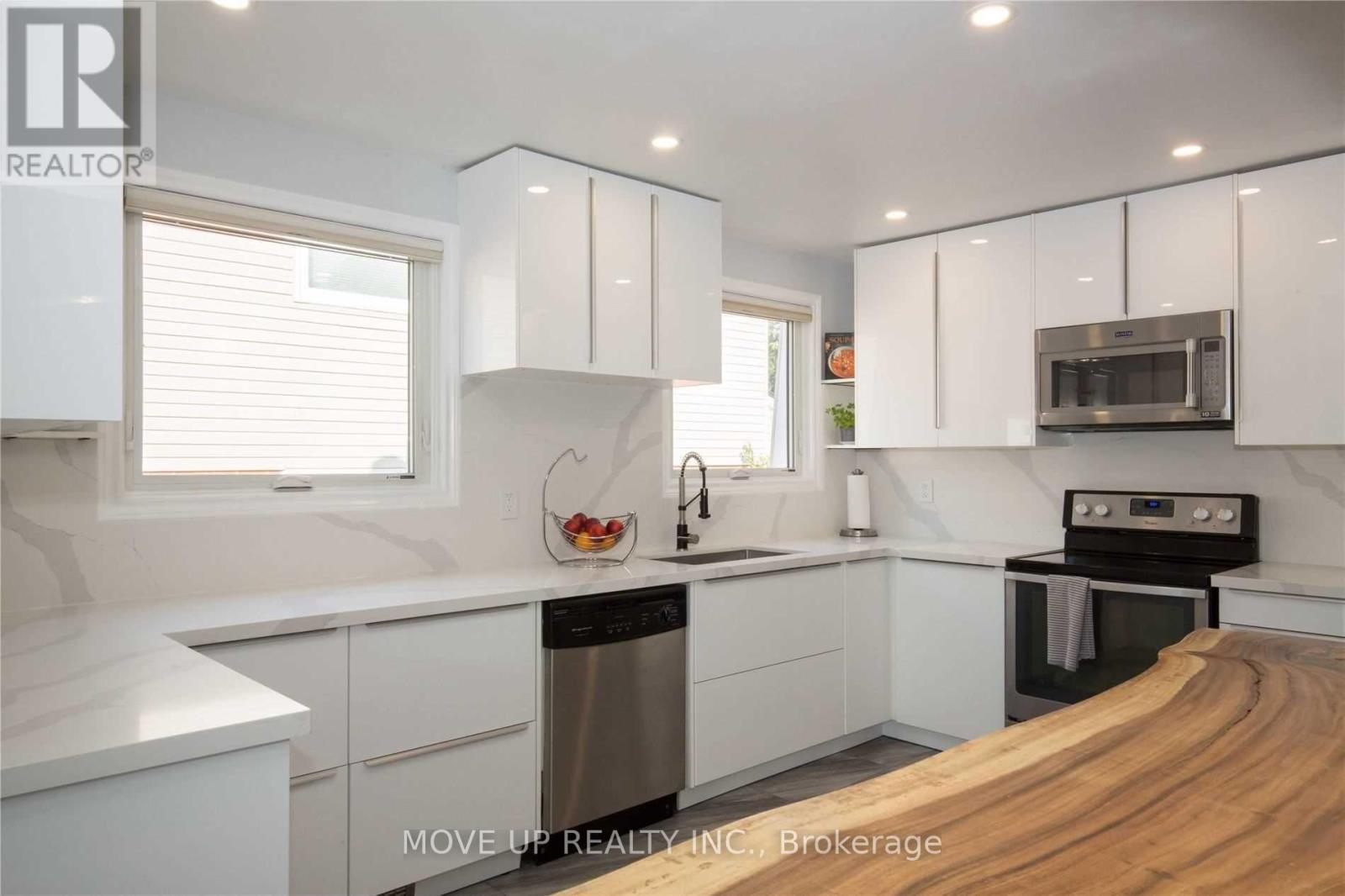 3384 Hannibal Road, Burlington, ON - Indoor Photo Showing Kitchen With Stainless Steel Kitchen