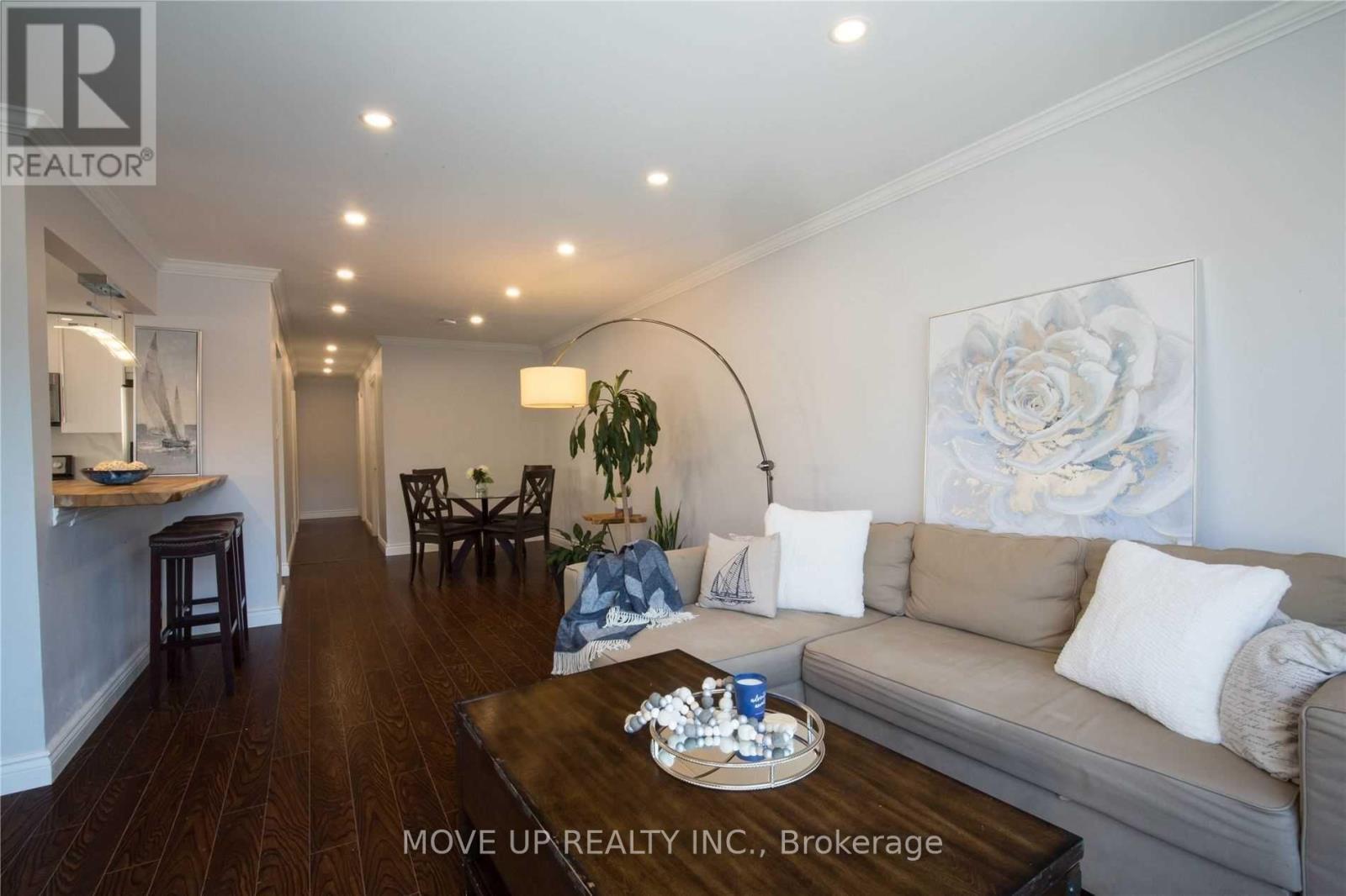 3384 Hannibal Road, Burlington, ON - Indoor Photo Showing Living Room