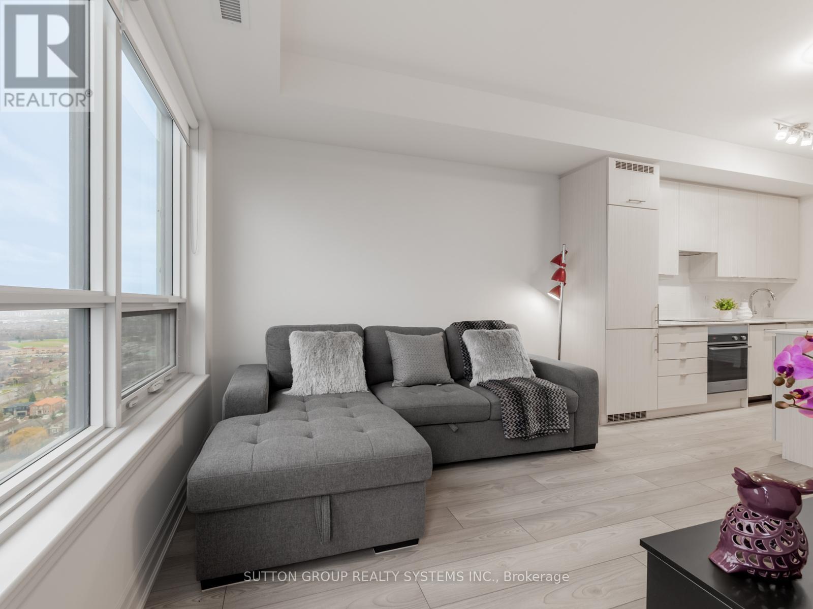 3206 - 36 Elm Drive W, Mississauga, ON - Indoor Photo Showing Living Room