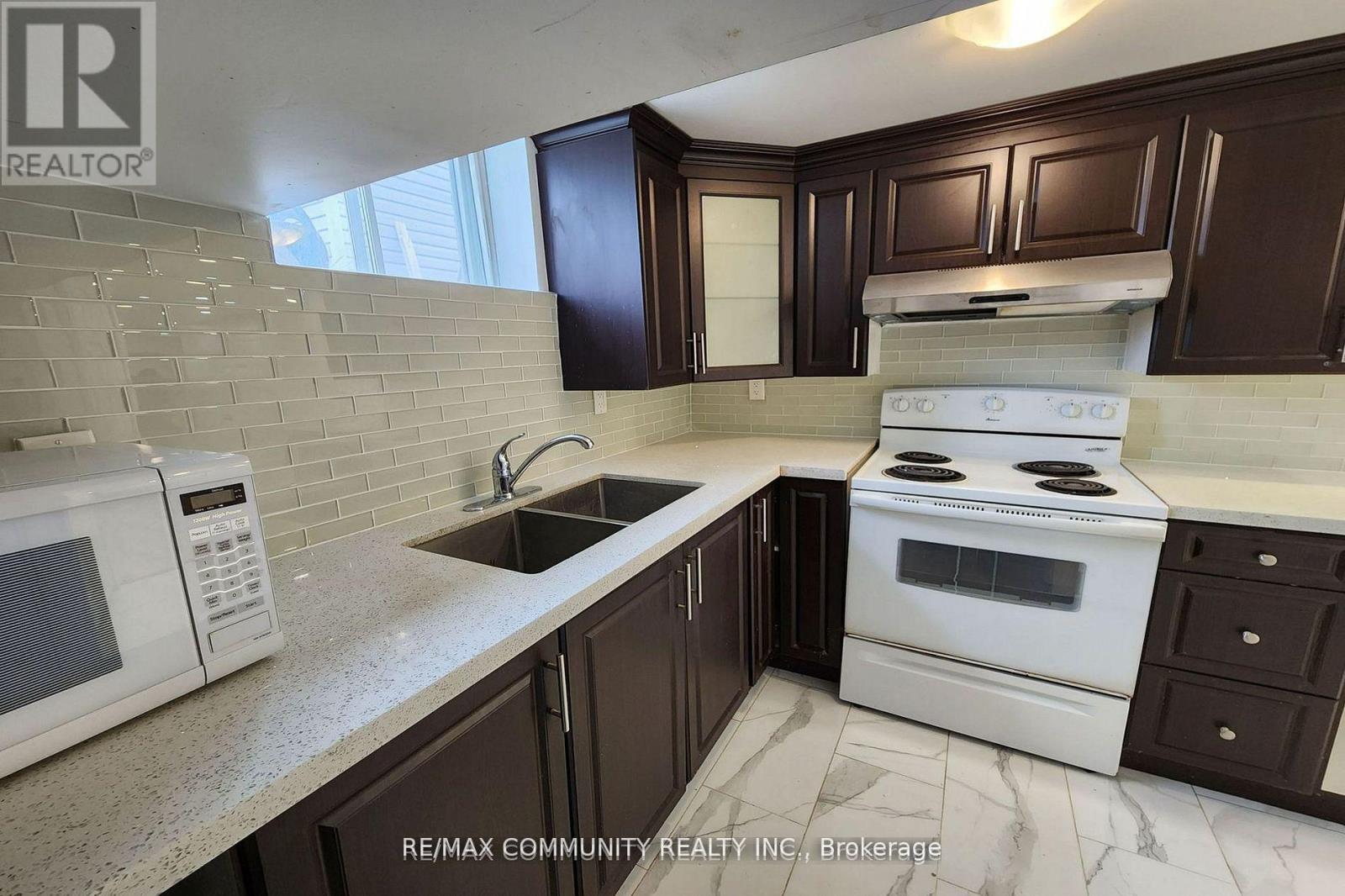 Bsmt - 315 Rossland Road W, Whitby, ON - Indoor Photo Showing Kitchen With Double Sink