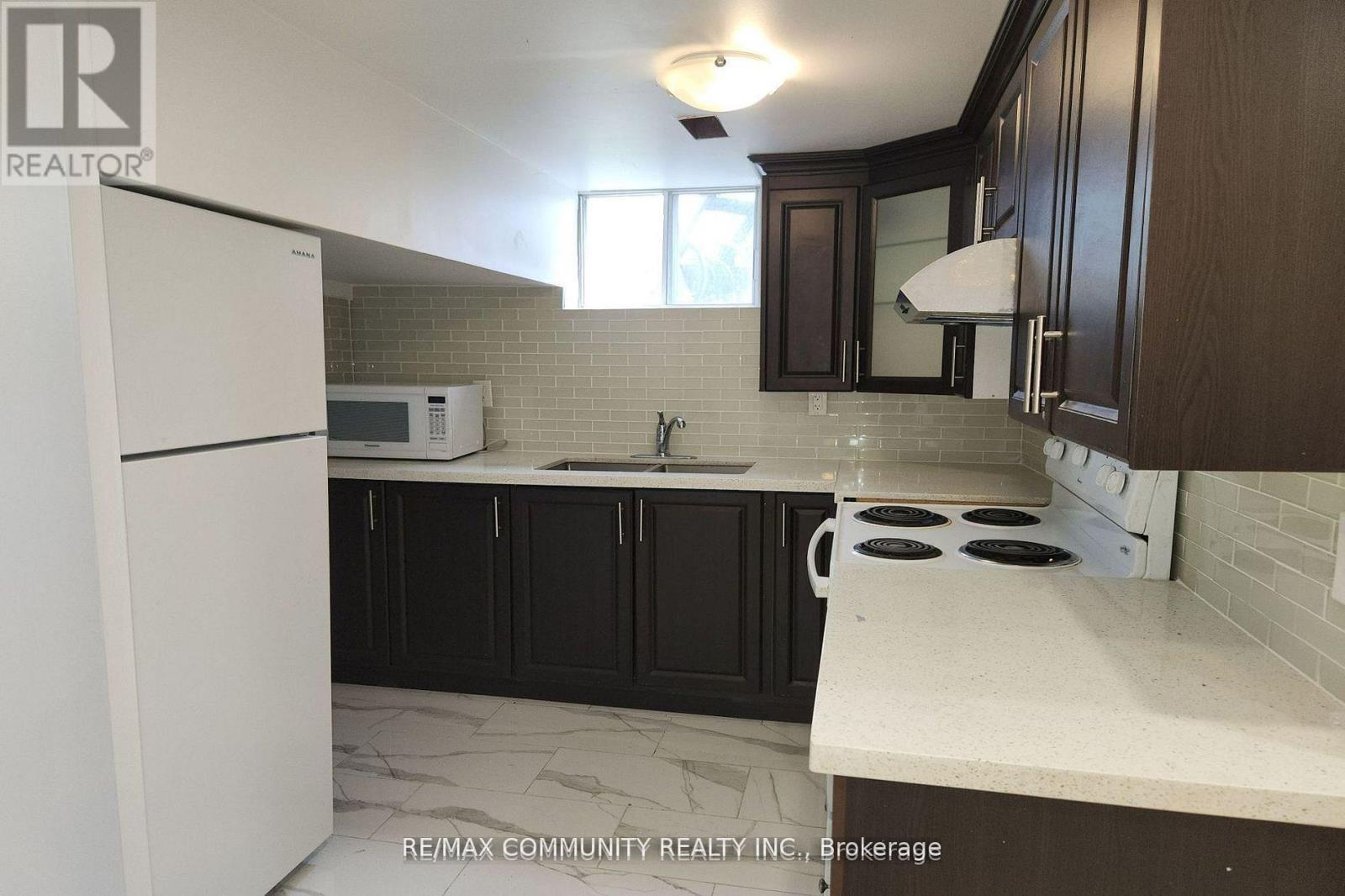 Bsmt - 315 Rossland Road W, Whitby, ON - Indoor Photo Showing Kitchen With Double Sink