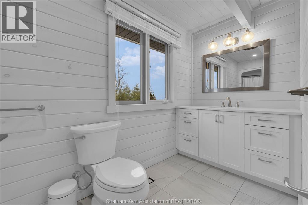 434 Front Road, Norfolk County, ON - Indoor Photo Showing Bathroom