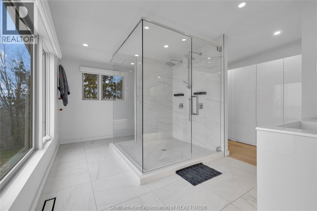 434 Front Road, Norfolk County, ON - Indoor Photo Showing Bathroom