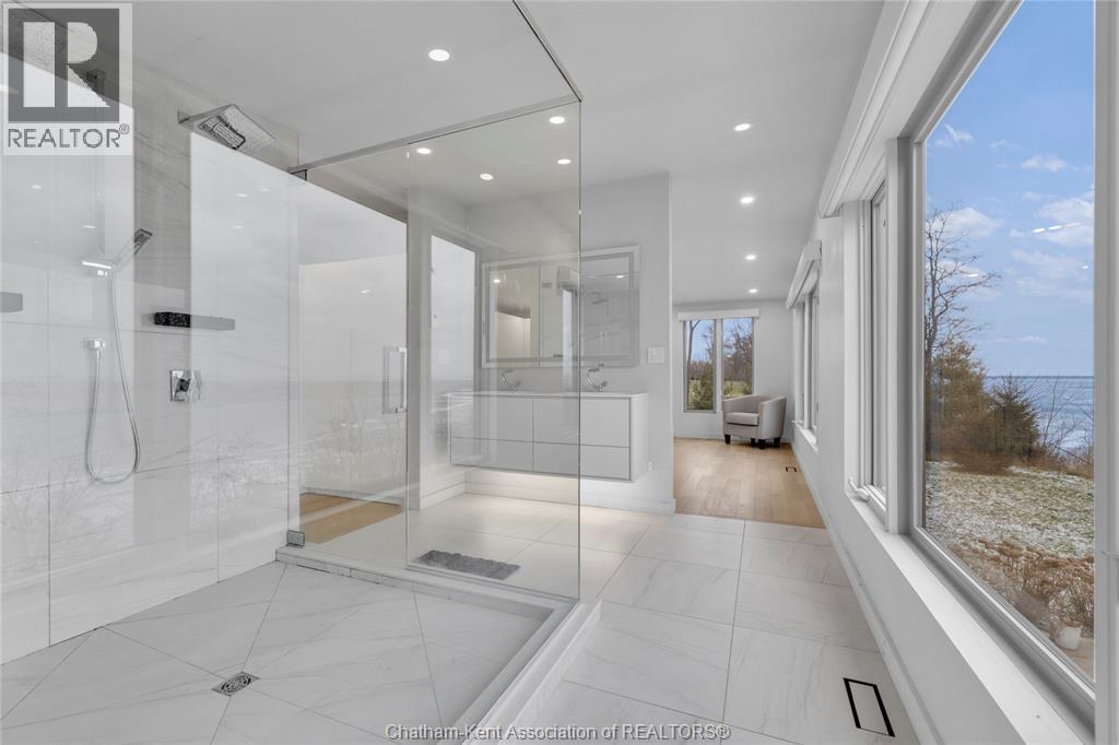 434 Front Road, Norfolk County, ON - Indoor Photo Showing Bathroom