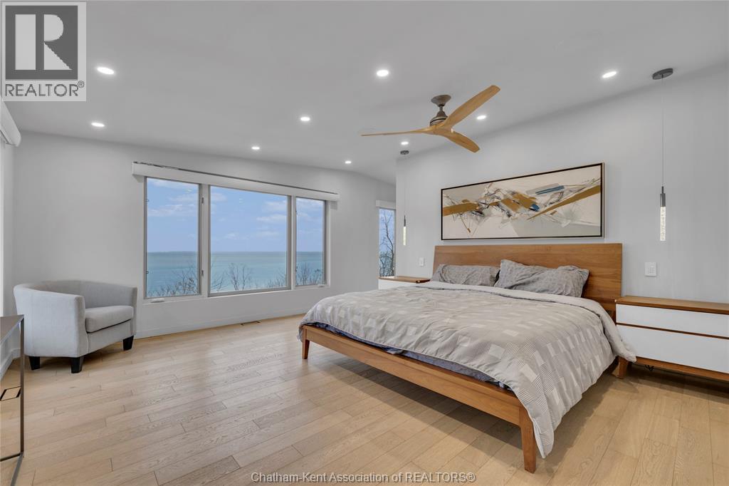 434 Front Road, Norfolk County, ON - Indoor Photo Showing Bedroom
