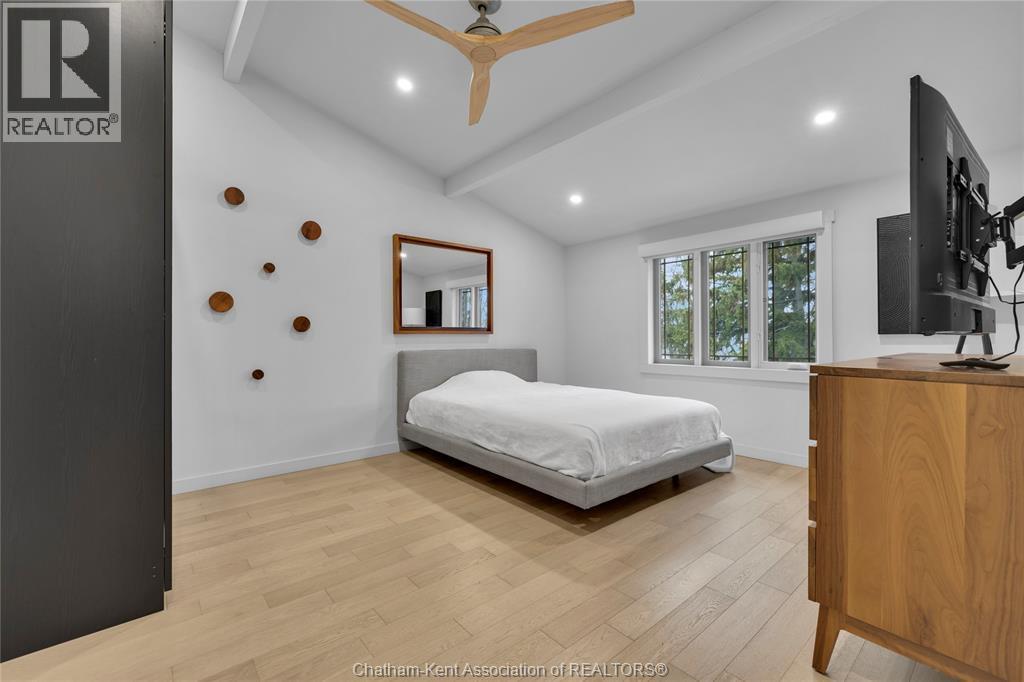 434 Front Road, Norfolk County, ON - Indoor Photo Showing Bedroom