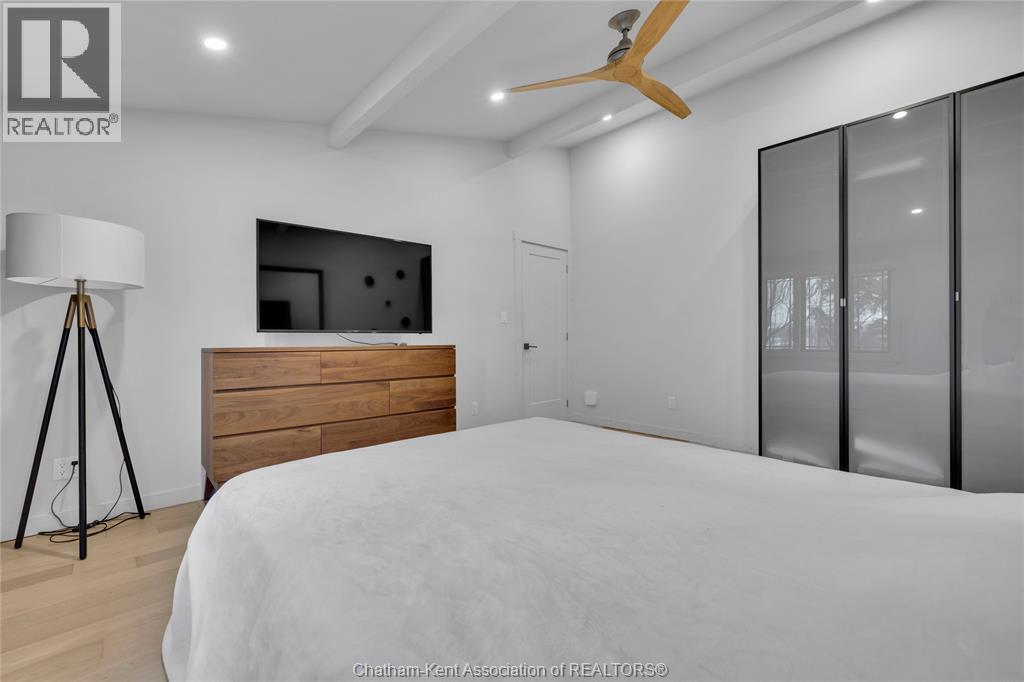 434 Front Road, Norfolk County, ON - Indoor Photo Showing Bedroom