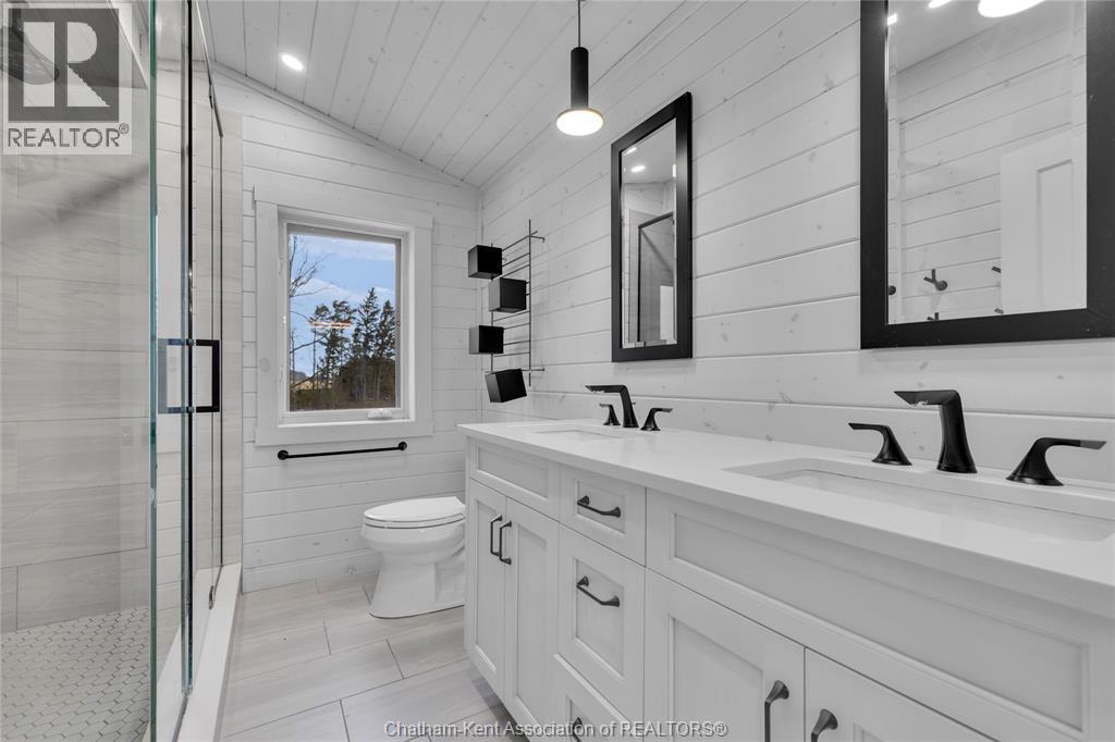 434 Front Road, Norfolk County, ON - Indoor Photo Showing Bathroom