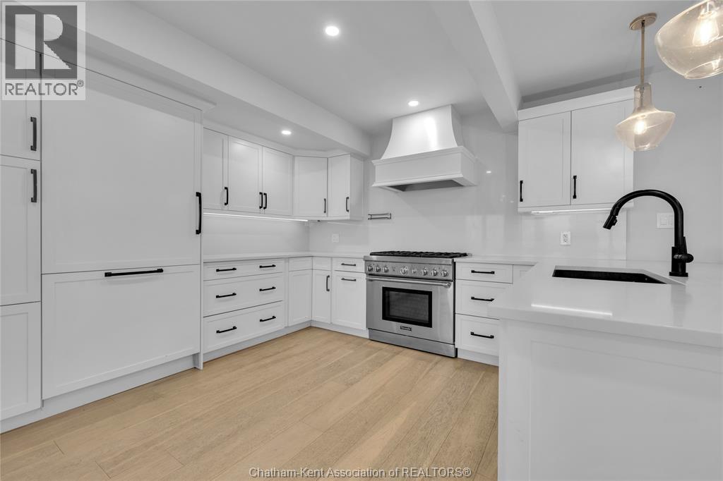 434 Front Road, Norfolk County, ON - Indoor Photo Showing Kitchen