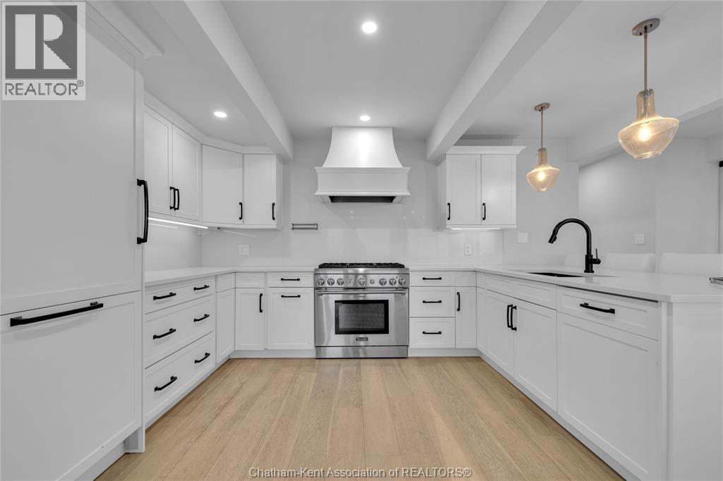 434 Front Road, Norfolk County, ON - Indoor Photo Showing Kitchen With Upgraded Kitchen