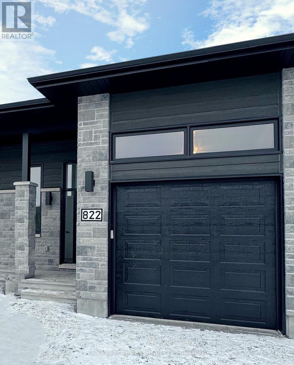 822 Namur Street, Russell, ON - Outdoor