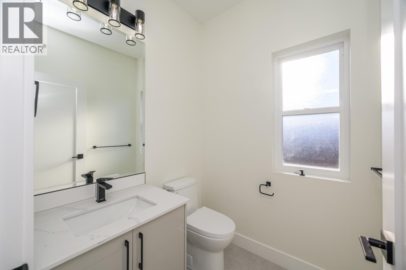 #1202 2395 Rowe Street, Prince George, BC - Indoor Photo Showing Bathroom