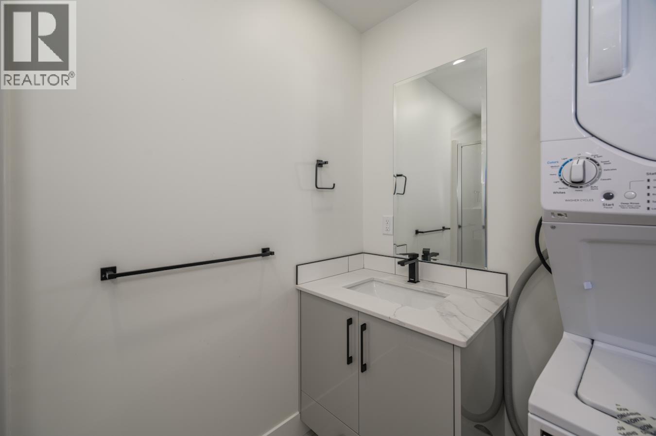 #1202 2395 Rowe Street, Prince George, BC - Indoor Photo Showing Laundry Room