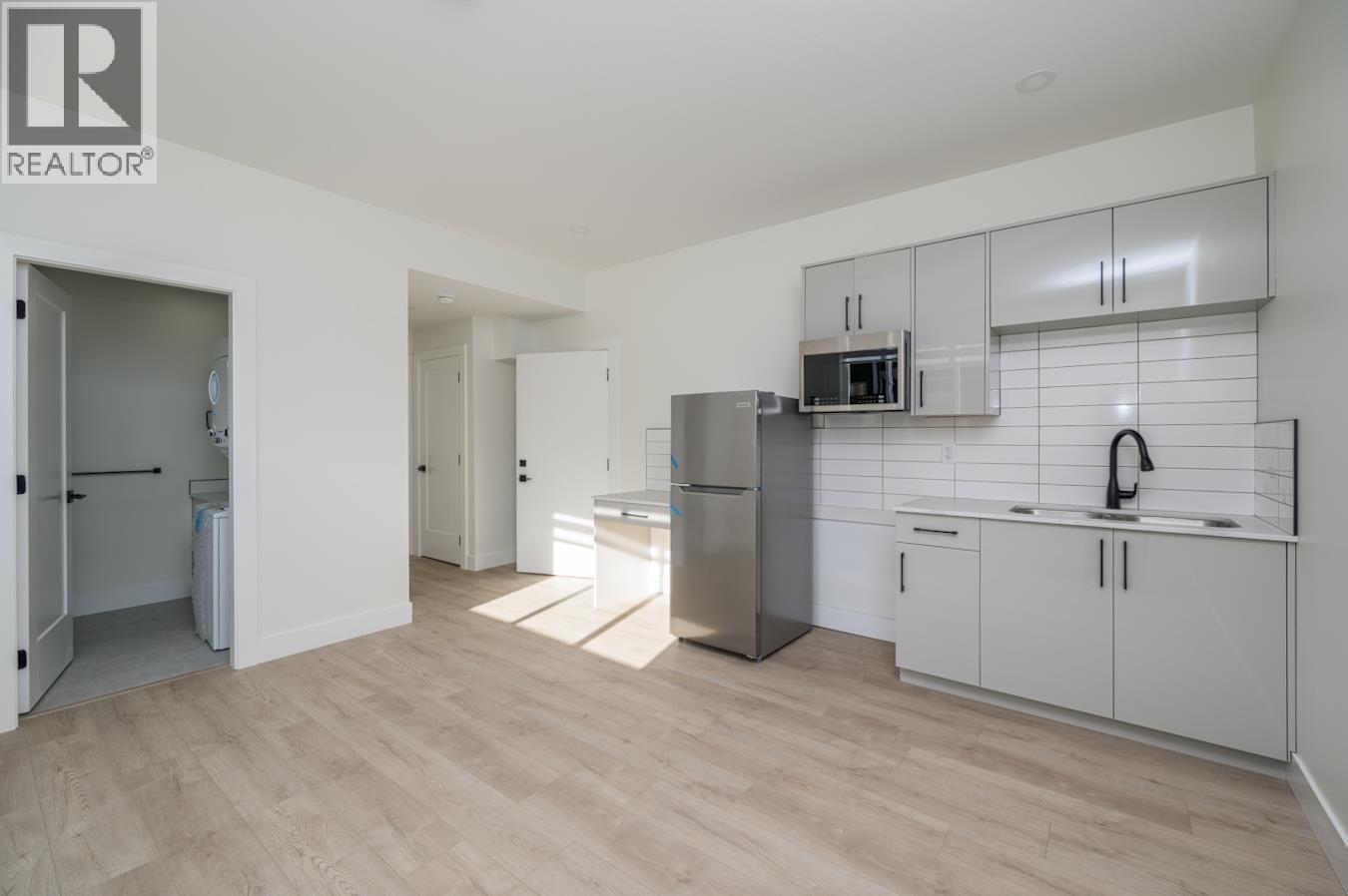 #1202 2395 Rowe Street, Prince George, BC - Indoor Photo Showing Kitchen