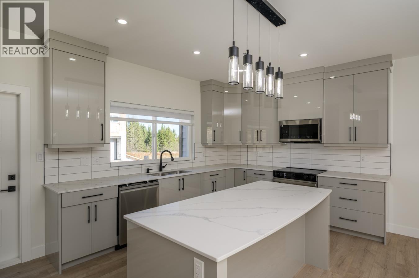 #1202 2395 Rowe Street, Prince George, BC - Indoor Photo Showing Kitchen With Double Sink With Upgraded Kitchen