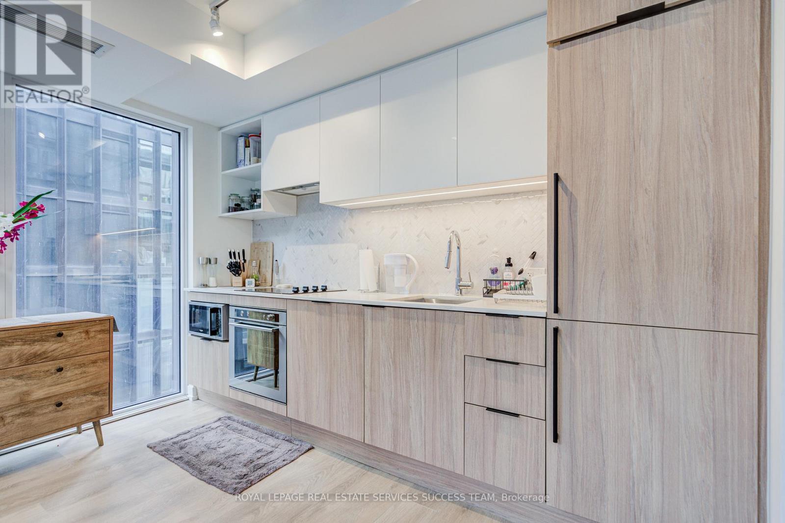903 - 82 Dalhousie Street, Toronto, ON - Indoor Photo Showing Kitchen