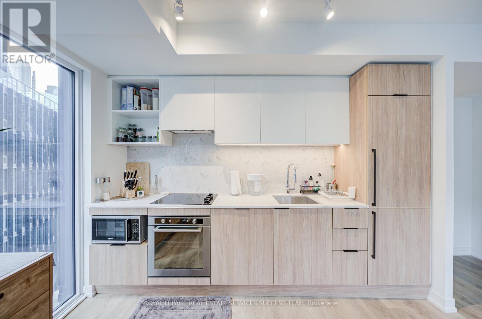 903 - 82 Dalhousie Street, Toronto, ON - Indoor Photo Showing Kitchen With Upgraded Kitchen