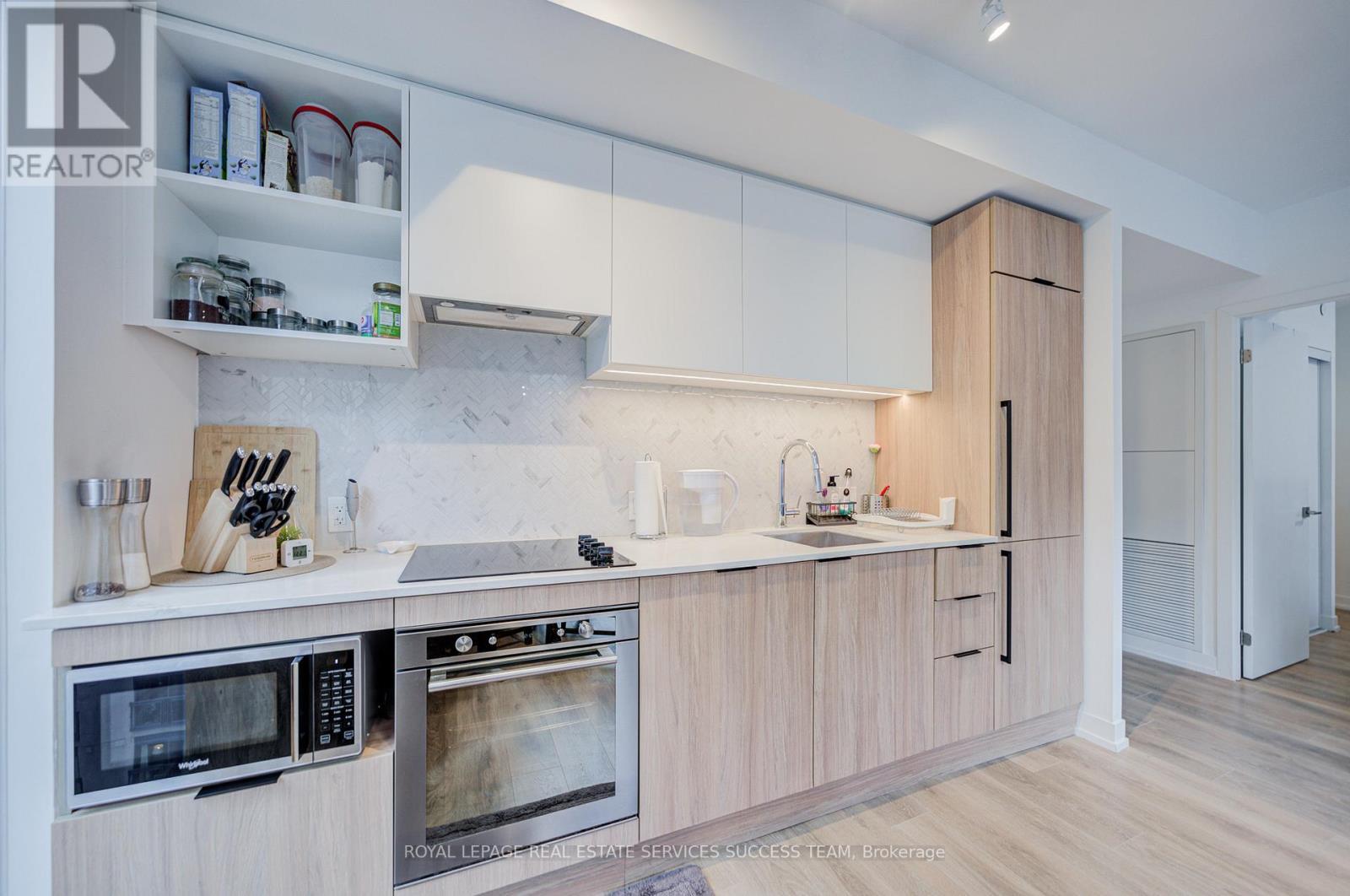 903 - 82 Dalhousie Street, Toronto, ON - Indoor Photo Showing Kitchen
