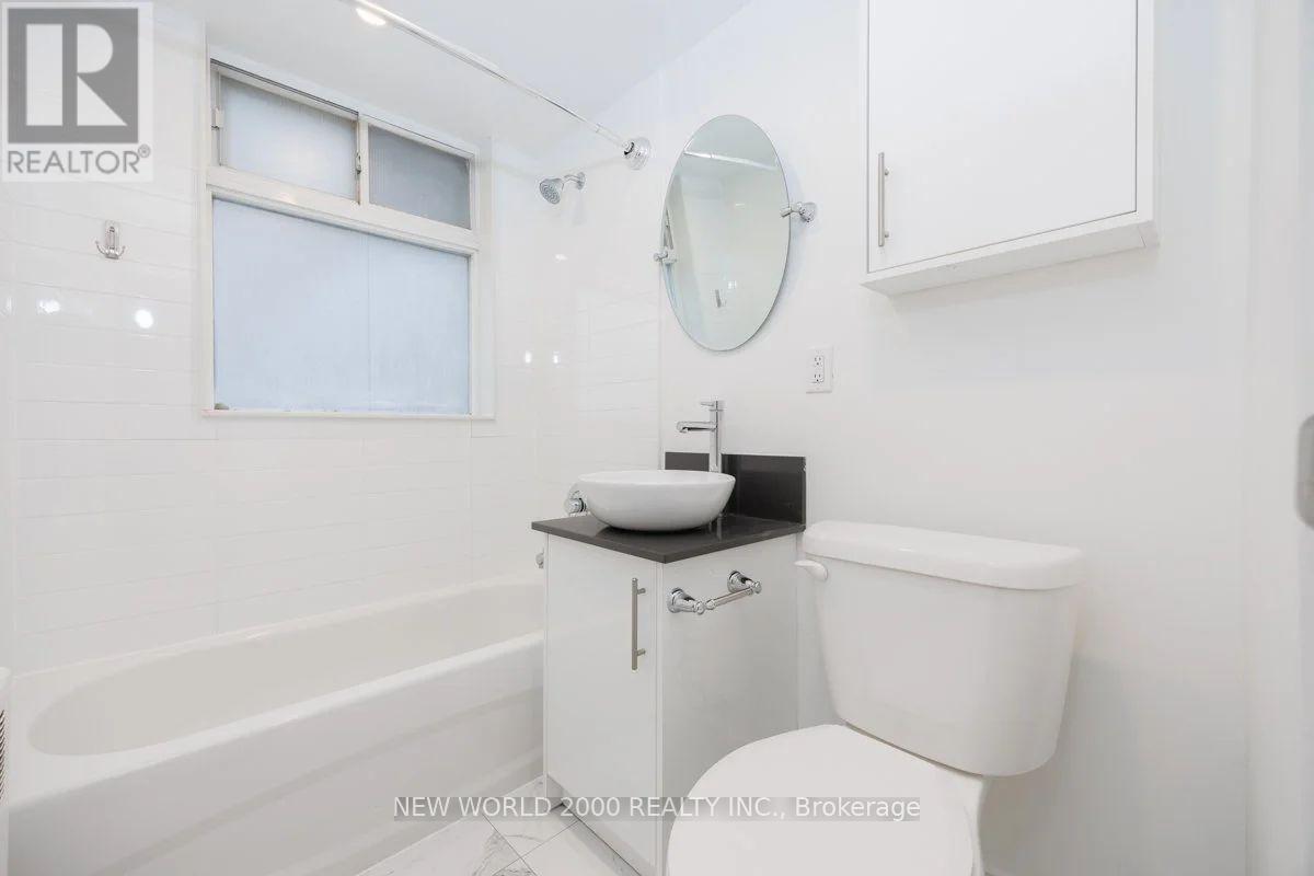 305 - 88 Bernard Avenue, Toronto, ON - Indoor Photo Showing Bathroom