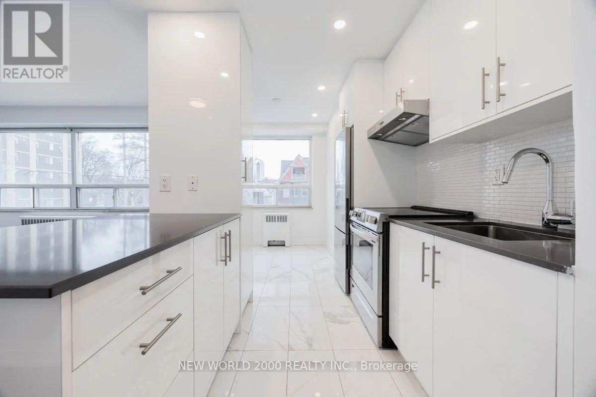 305 - 88 Bernard Avenue, Toronto, ON - Indoor Photo Showing Kitchen With Upgraded Kitchen