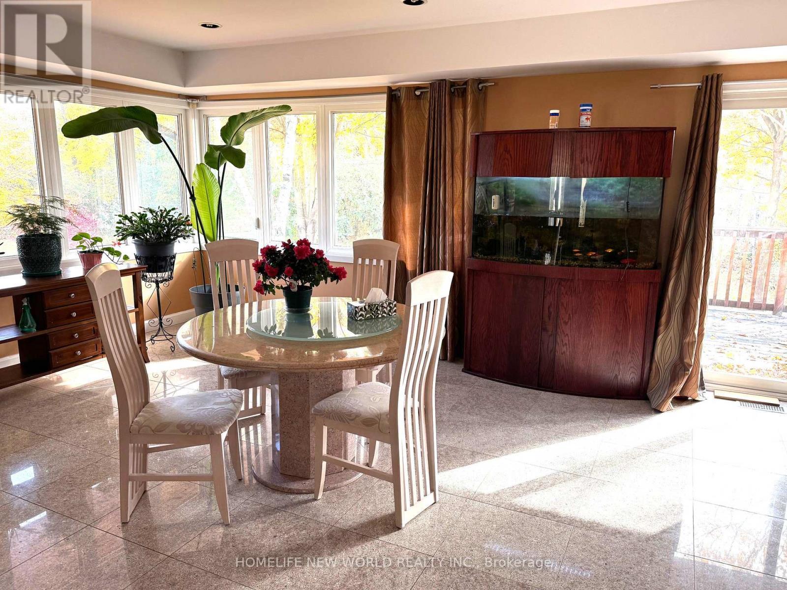 13867 Woodbine Avenue, Whitchurch-Stouffville, ON - Indoor Photo Showing Dining Room