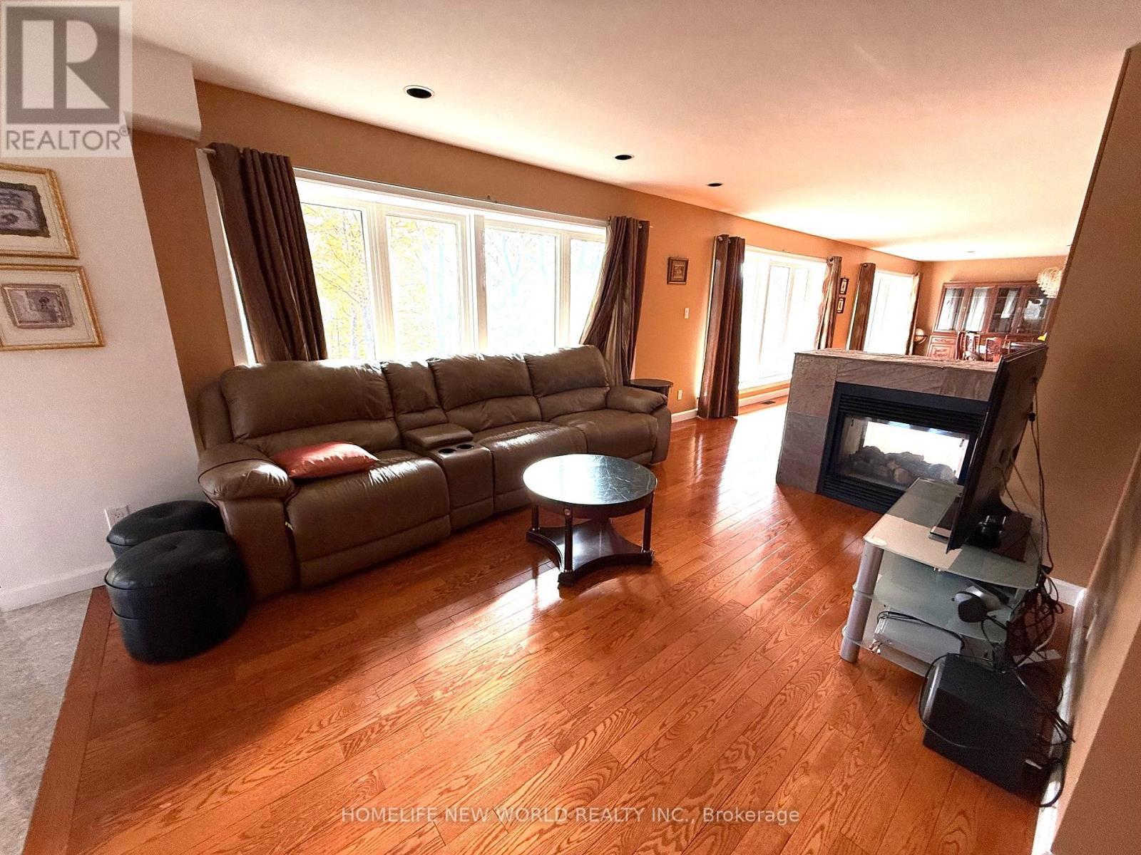 13867 Woodbine Avenue, Whitchurch-Stouffville, ON - Indoor Photo Showing Living Room With Fireplace