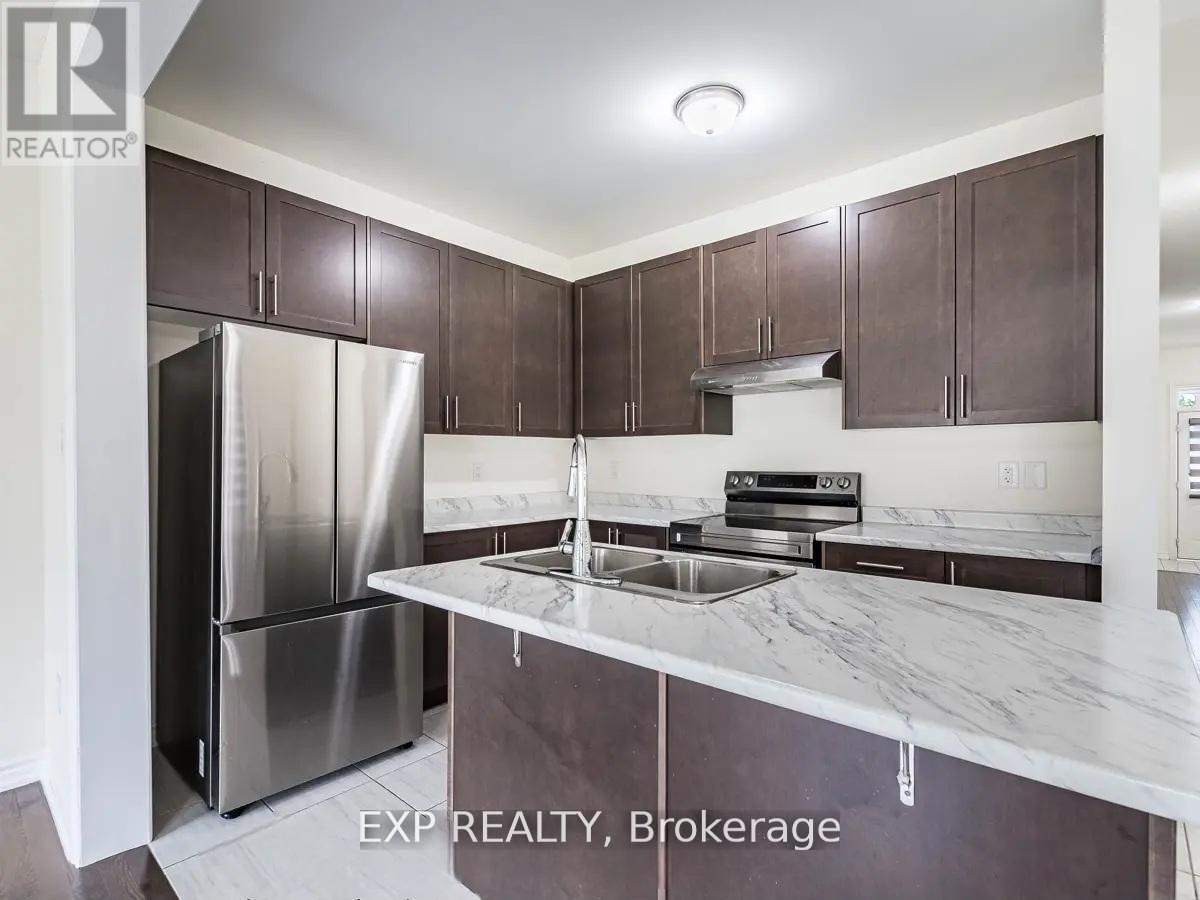 10 Truffle Court, Brampton, ON - Indoor Photo Showing Kitchen With Stainless Steel Kitchen With Double Sink With Upgraded Kitchen