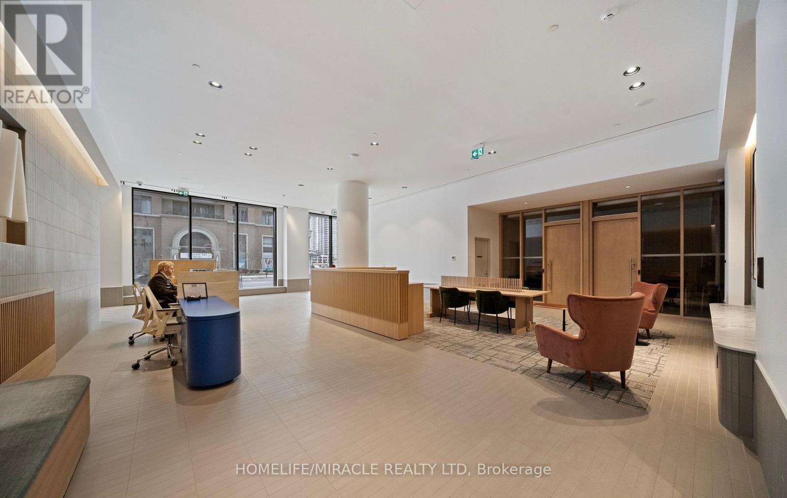 1711 - 395 Square One Drive, Mississauga, ON - Indoor Photo Showing Other Room