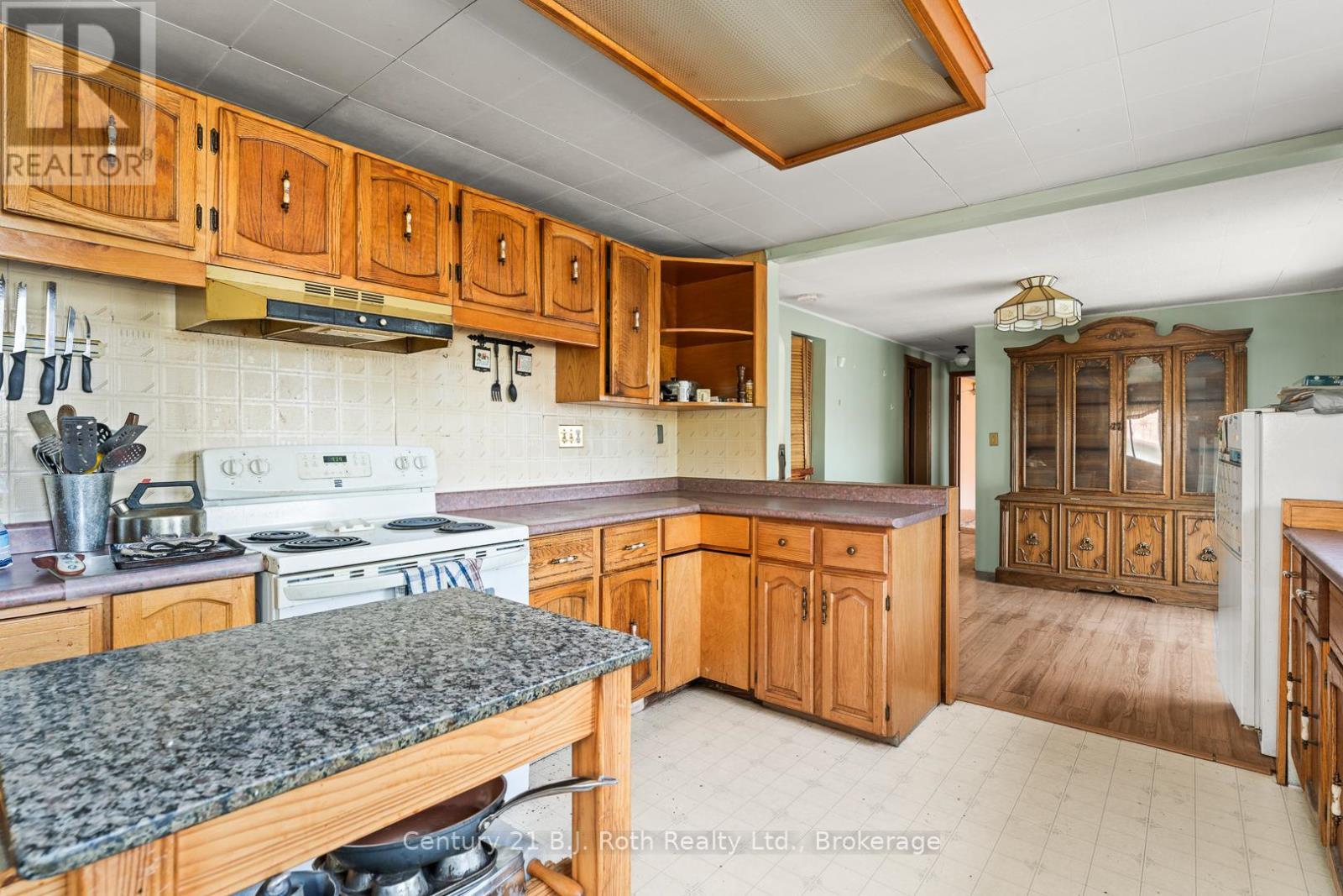 3338 Cox Drive, Severn, ON - Indoor Photo Showing Kitchen