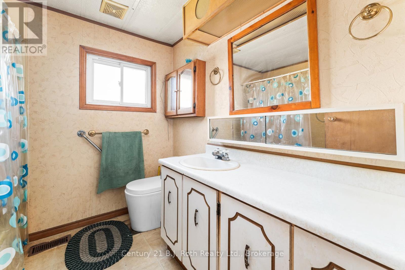 3338 Cox Drive, Severn, ON - Indoor Photo Showing Bathroom