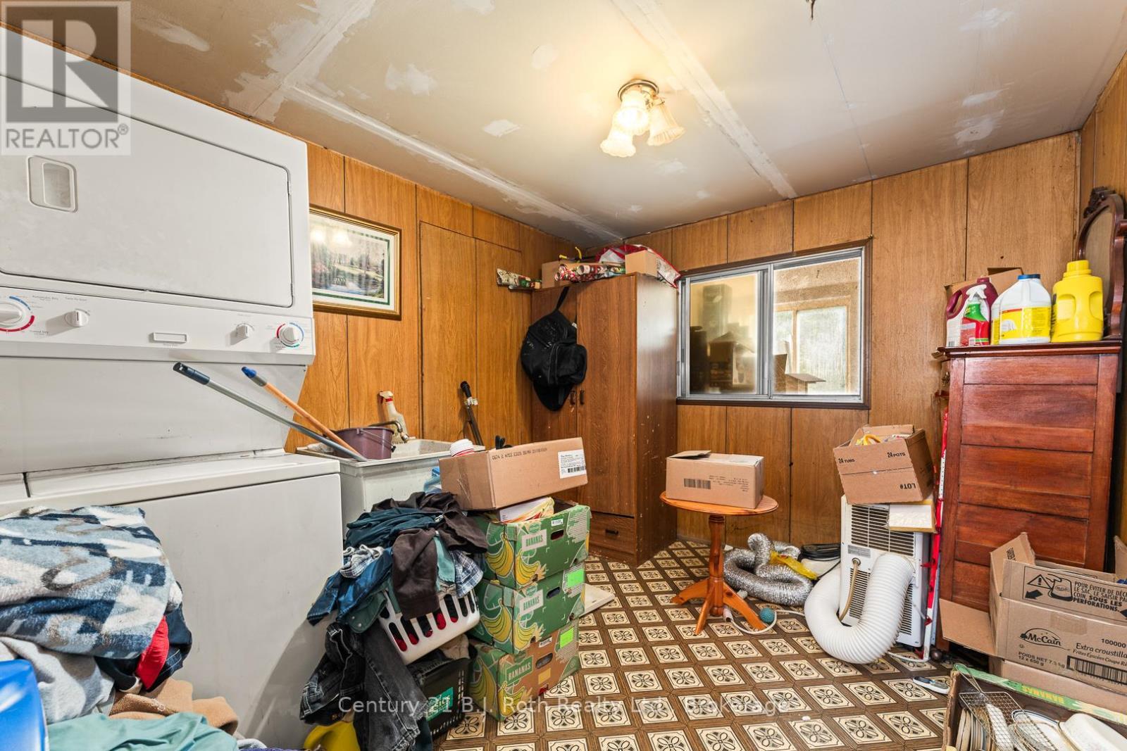 3338 Cox Drive, Severn, ON - Indoor Photo Showing Laundry Room