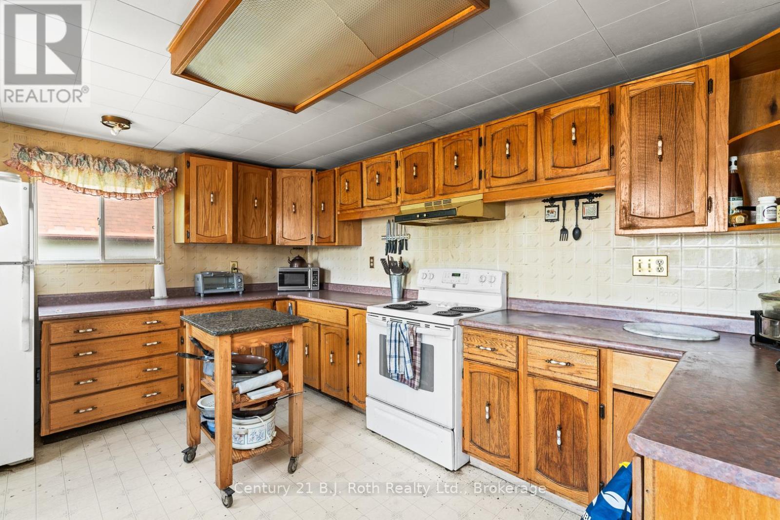 3338 Cox Drive, Severn, ON - Indoor Photo Showing Kitchen