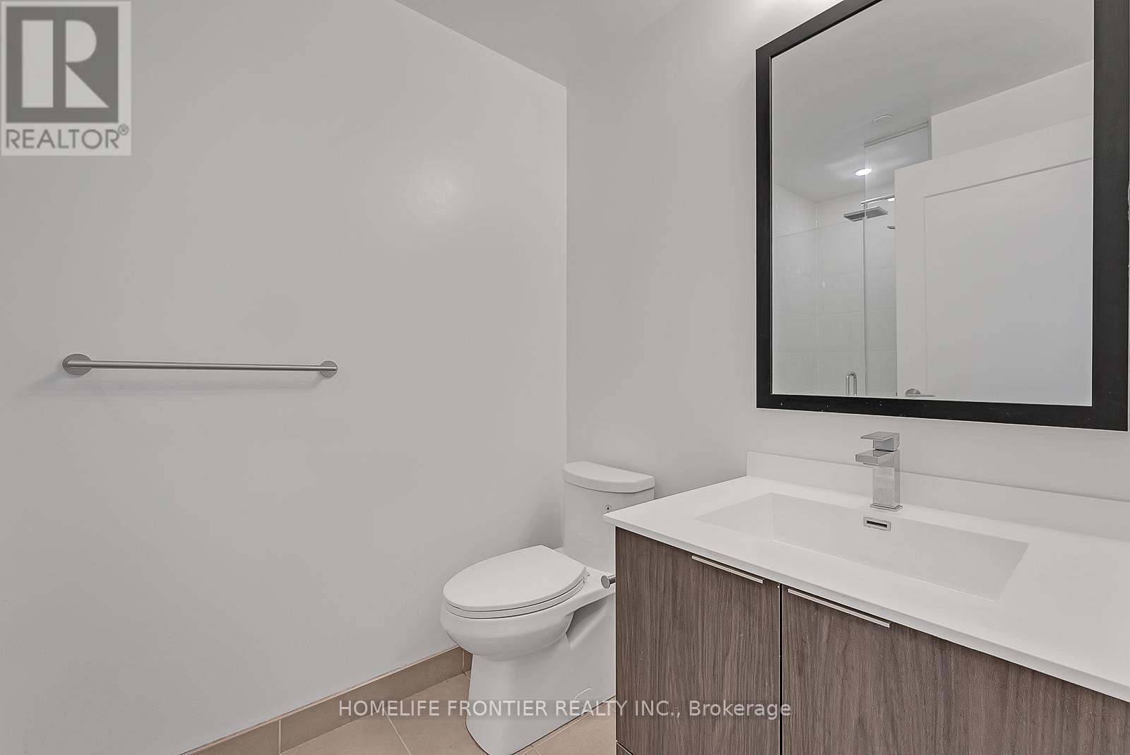 527 - 1 Belsize Drive, Toronto, ON - Indoor Photo Showing Bathroom