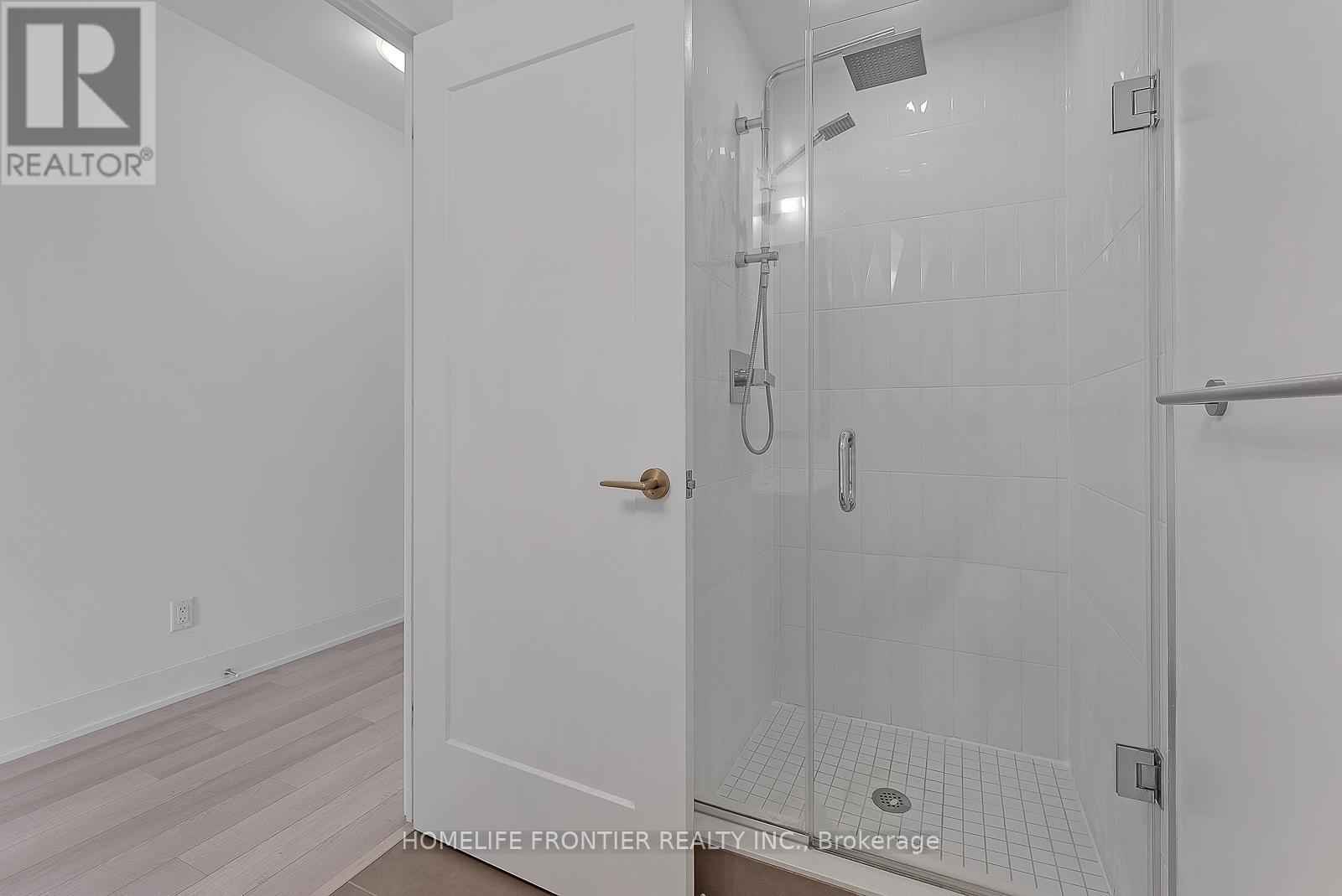 527 - 1 Belsize Drive, Toronto, ON - Indoor