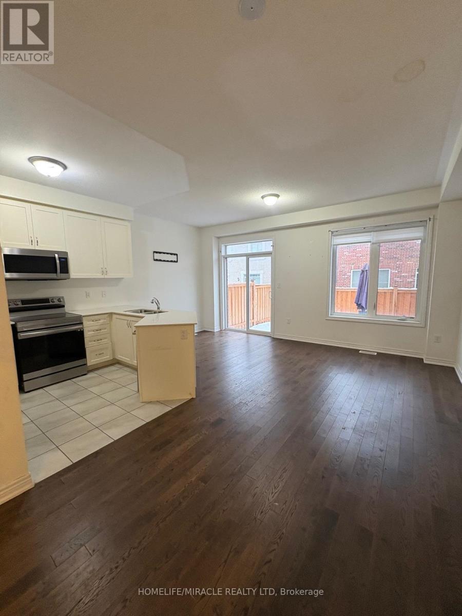 5 Donald Stewart Road, Brampton, ON - Indoor Photo Showing Kitchen