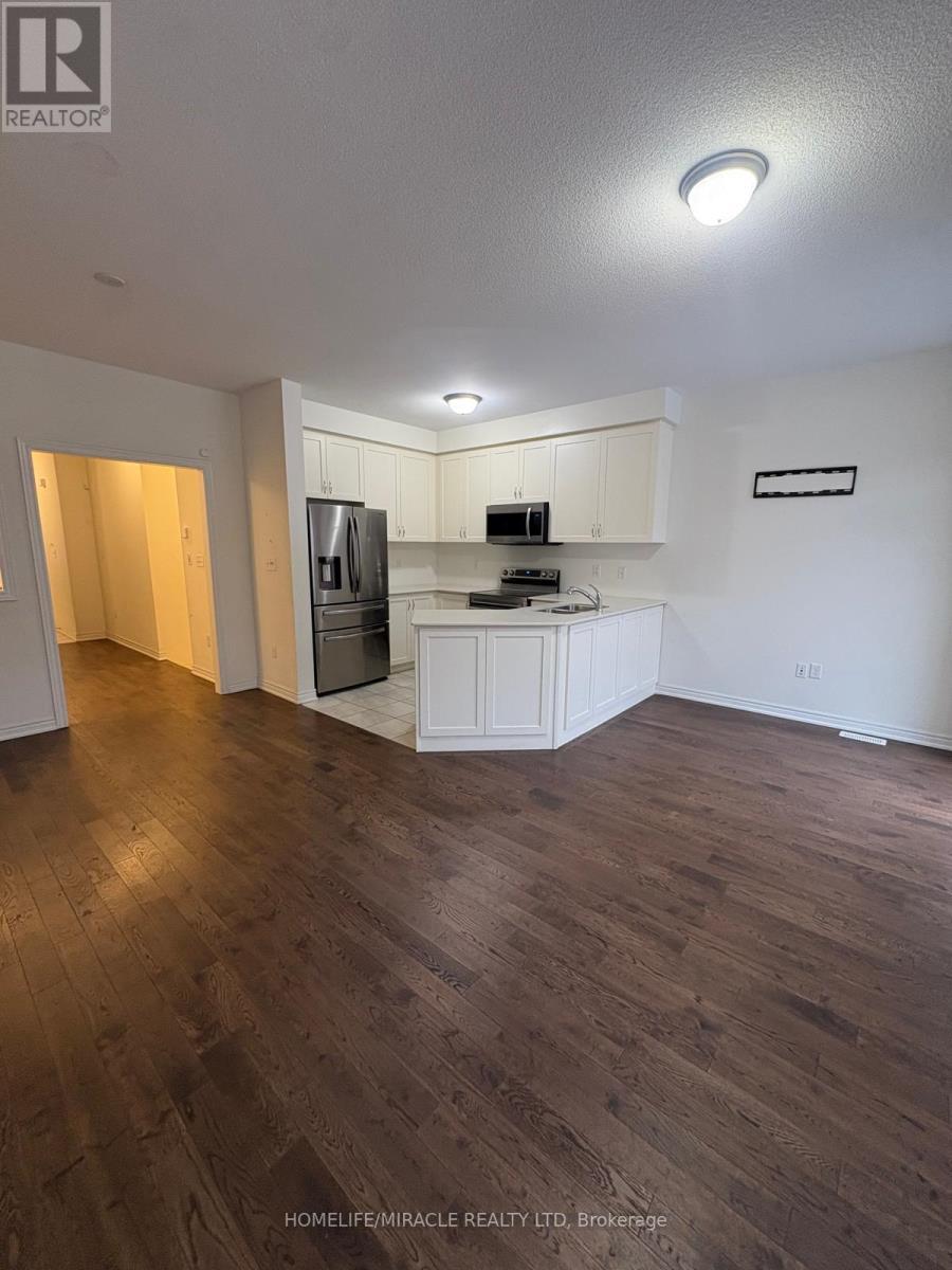 5 Donald Stewart Road, Brampton, ON - Indoor Photo Showing Kitchen